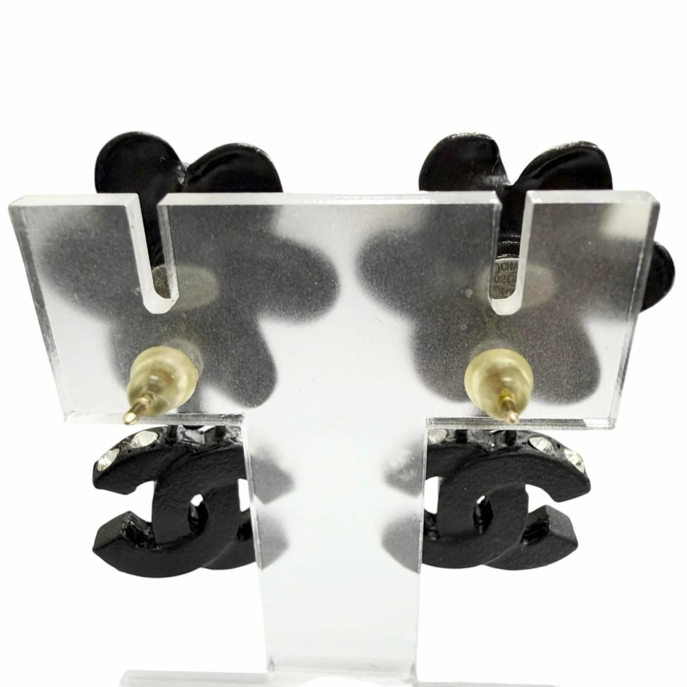 CHANEL Vintage Black Logo Earrings - Picture 4 of 7